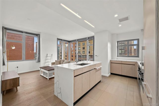 13327 39th Avenue 3H, Flushing, NY 11354