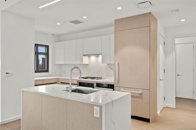 13327 39th Avenue 3H, Flushing, NY 11354