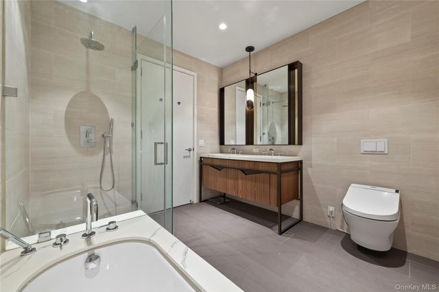 13327 39th Avenue 3H, Flushing, NY 11354