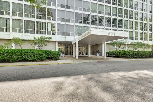 601 E 32nd Street 403, Chicago, IL 60616