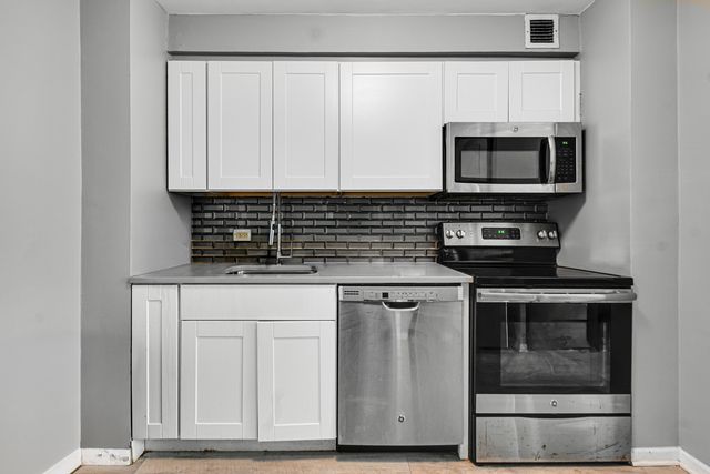 601 E 32nd Street 403, Chicago, IL 60616