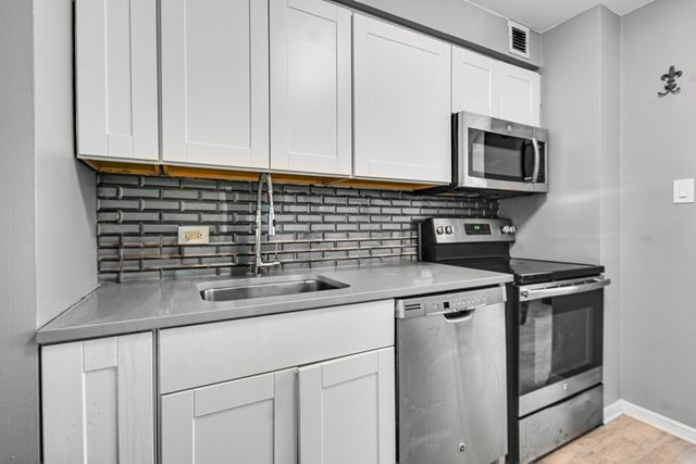 601 E 32nd Street 403, Chicago, IL 60616