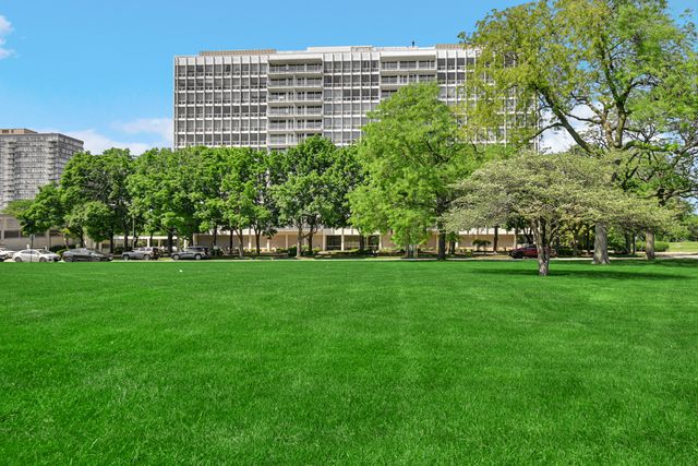 601 E 32nd Street 403, Chicago, IL 60616
