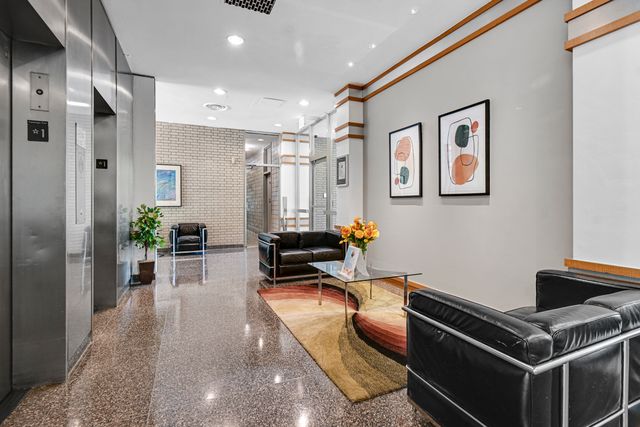 601 E 32nd Street 403, Chicago, IL 60616
