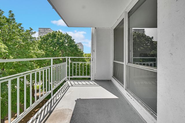 601 E 32nd Street 403, Chicago, IL 60616