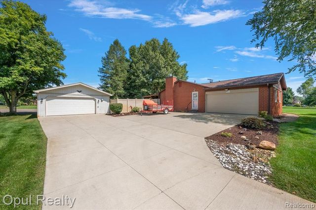 12821 10 Mile Road, South Lyon, MI 48178