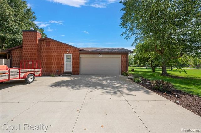 12821 10 Mile Road, South Lyon, MI 48178