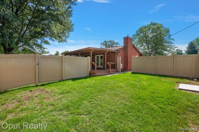 12821 10 Mile Road, South Lyon, MI 48178