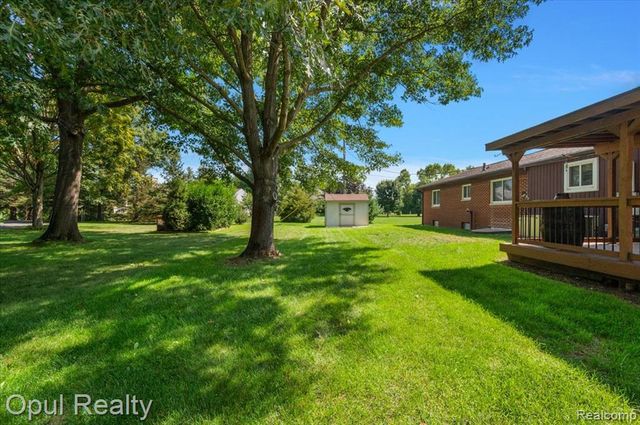 12821 10 Mile Road, South Lyon, MI 48178