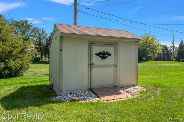 12821 10 Mile Road, South Lyon, MI 48178