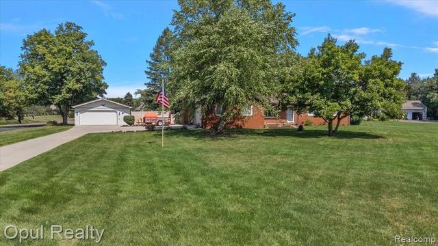12821 10 Mile Road, South Lyon, MI 48178