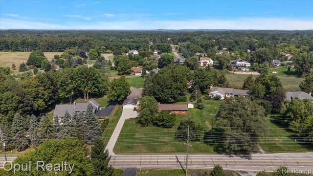 12821 10 Mile Road, South Lyon, MI 48178