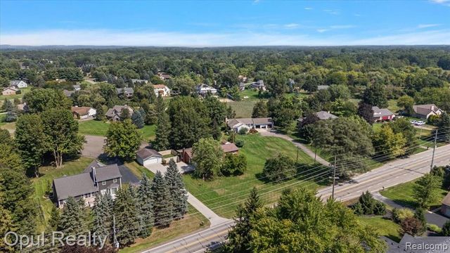 12821 10 Mile Road, South Lyon, MI 48178