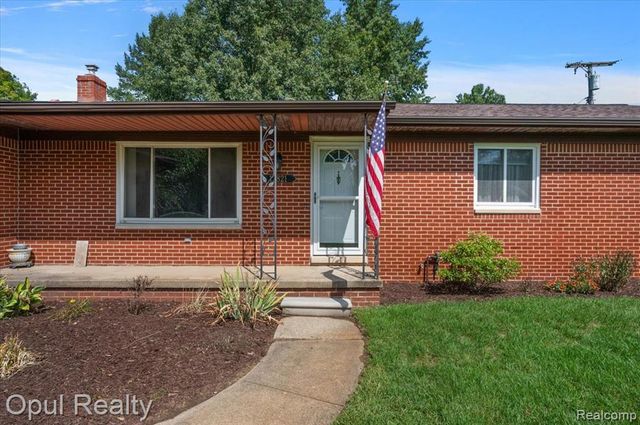 12821 10 Mile Road, South Lyon, MI 48178