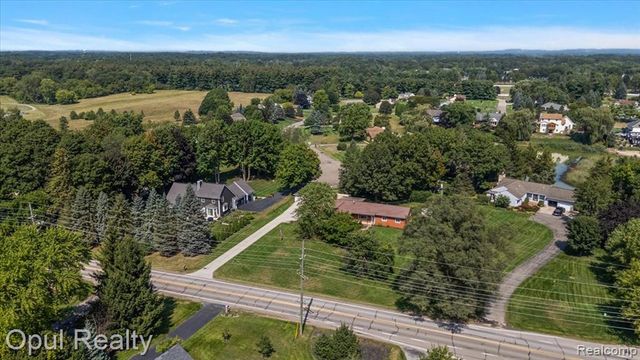12821 10 Mile Road, South Lyon, MI 48178