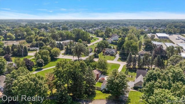 12821 10 Mile Road, South Lyon, MI 48178
