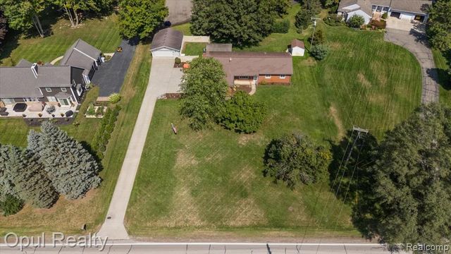 12821 10 Mile Road, South Lyon, MI 48178