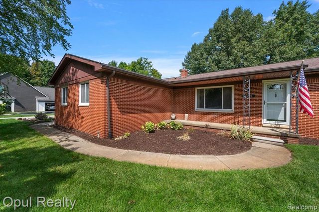 12821 10 Mile Road, South Lyon, MI 48178