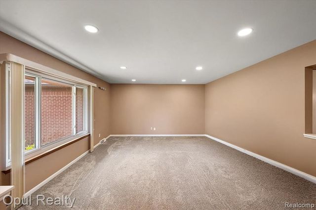 12821 10 Mile Road, South Lyon, MI 48178