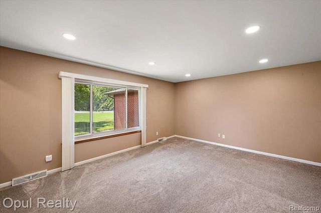 12821 10 Mile Road, South Lyon, MI 48178