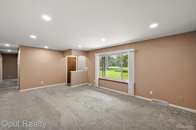 12821 10 Mile Road, South Lyon, MI 48178