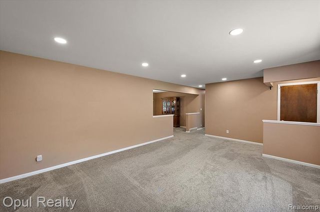 12821 10 Mile Road, South Lyon, MI 48178