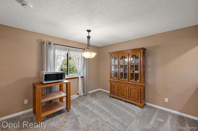 12821 10 Mile Road, South Lyon, MI 48178