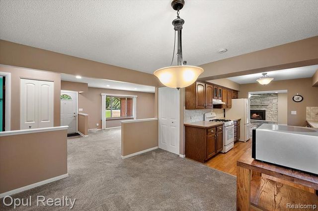 12821 10 Mile Road, South Lyon, MI 48178