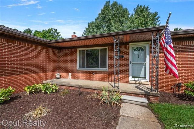 12821 10 Mile Road, South Lyon, MI 48178