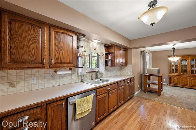 12821 10 Mile Road, South Lyon, MI 48178