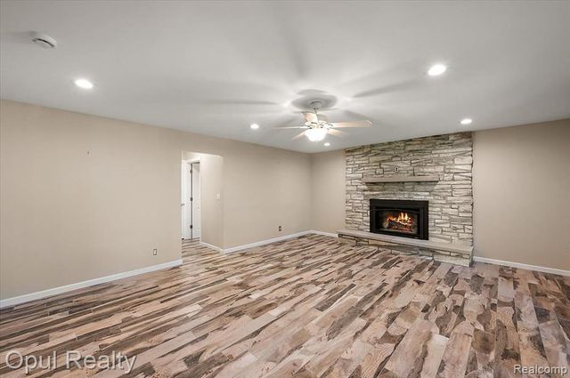 12821 10 Mile Road, South Lyon, MI 48178