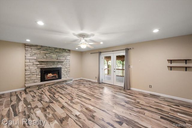 12821 10 Mile Road, South Lyon, MI 48178