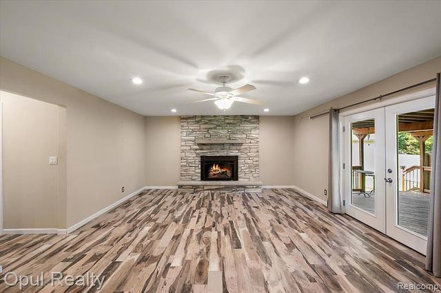 12821 10 Mile Road, South Lyon, MI 48178