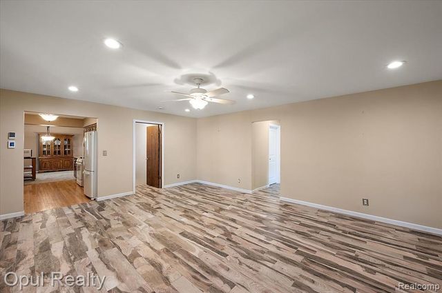 12821 10 Mile Road, South Lyon, MI 48178