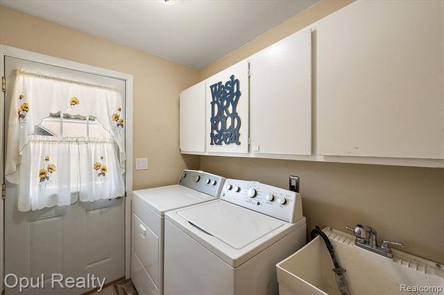 12821 10 Mile Road, South Lyon, MI 48178