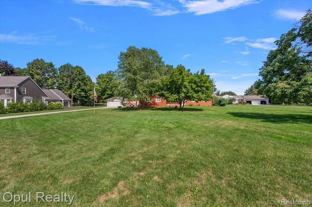 12821 10 Mile Road, South Lyon, MI 48178