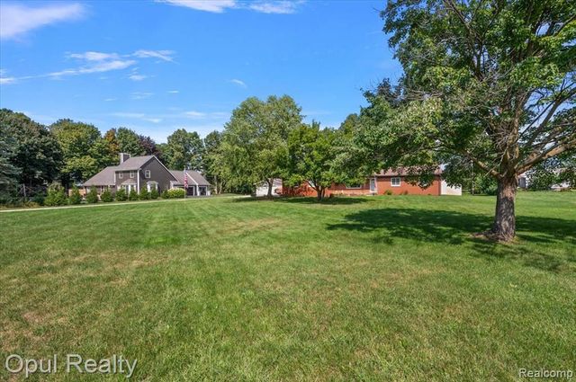 12821 10 Mile Road, South Lyon, MI 48178