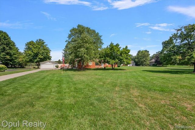12821 10 Mile Road, South Lyon, MI 48178