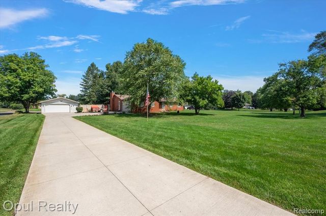 12821 10 Mile Road, South Lyon, MI 48178
