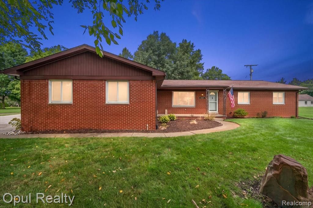 12821 10 Mile Road, South Lyon, MI 48178