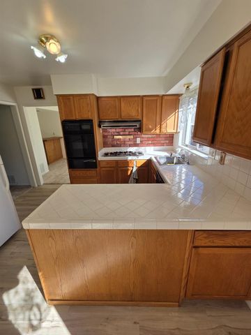 2100 Farnsworth Way, Rancho Cordova, CA 95670