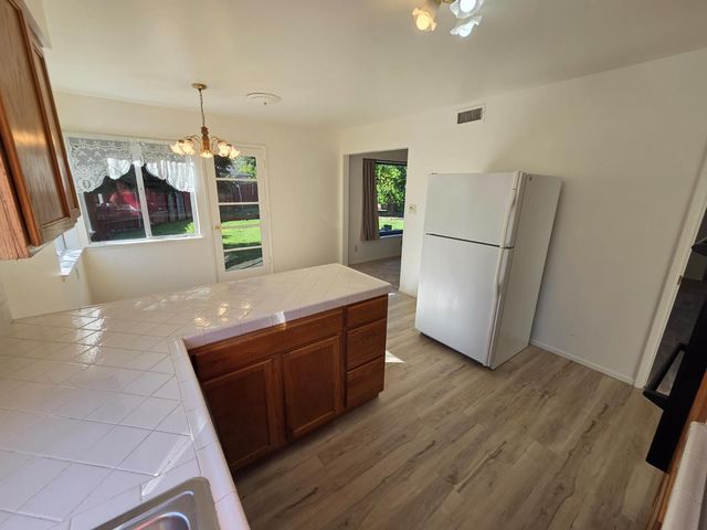 2100 Farnsworth Way, Rancho Cordova, CA 95670