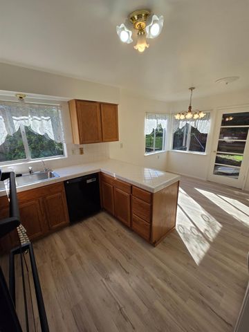 2100 Farnsworth Way, Rancho Cordova, CA 95670