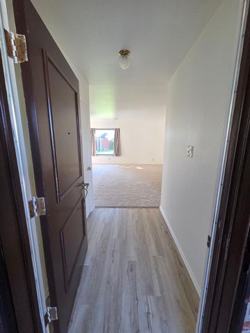 2100 Farnsworth Way, Rancho Cordova, CA 95670