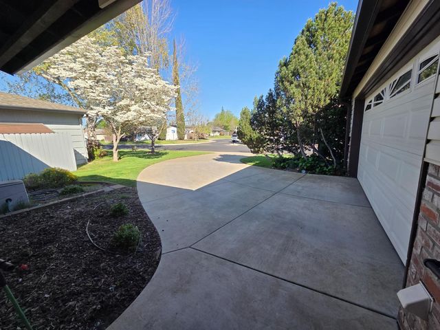 2100 Farnsworth Way, Rancho Cordova, CA 95670