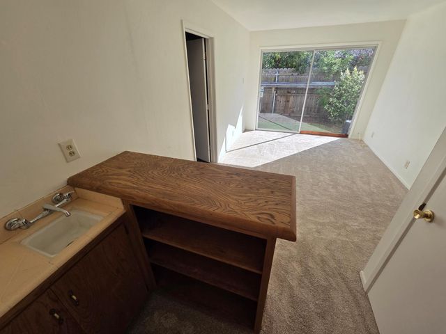 2100 Farnsworth Way, Rancho Cordova, CA 95670