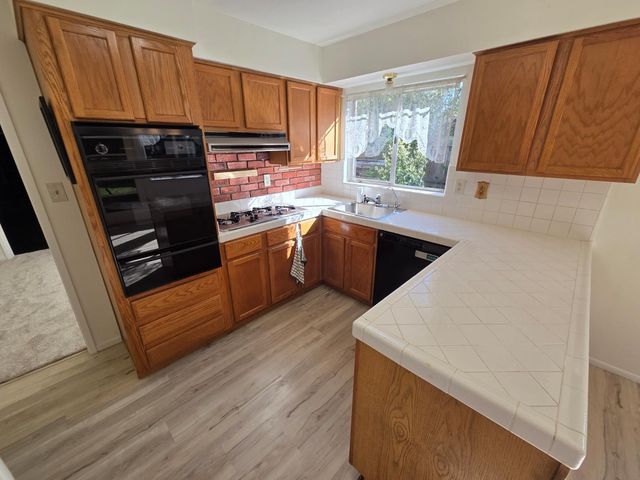 2100 Farnsworth Way, Rancho Cordova, CA 95670