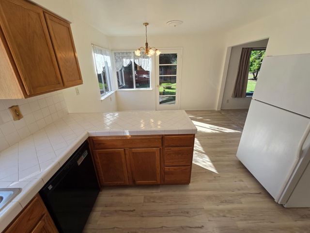 2100 Farnsworth Way, Rancho Cordova, CA 95670