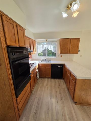 2100 Farnsworth Way, Rancho Cordova, CA 95670