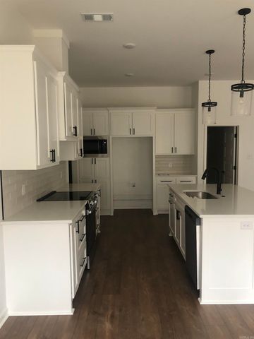 9033 Creek View, Bauxite, AR 72011